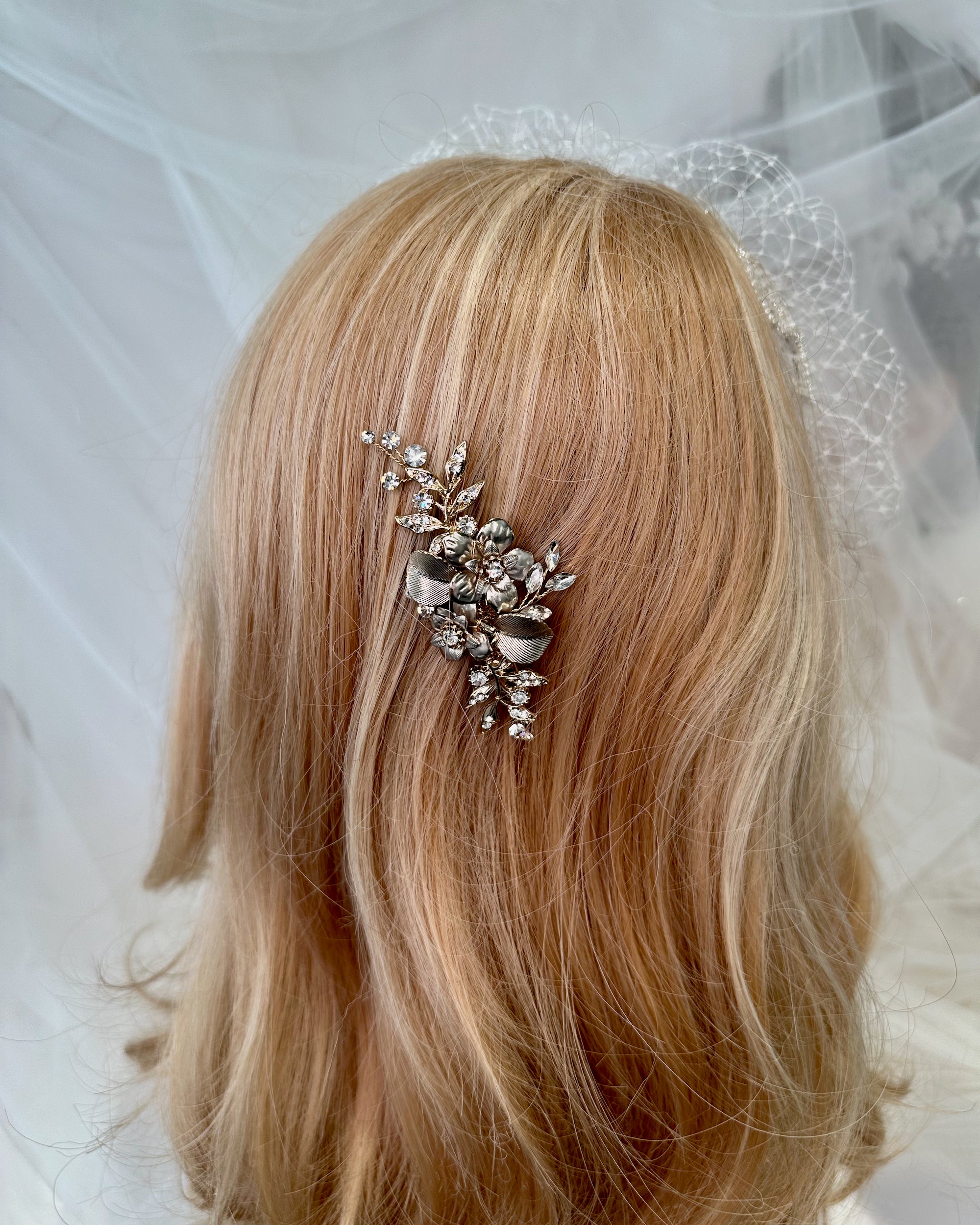 Fleur Gold bridal comb — alternate view 3